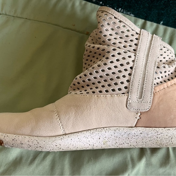 EMU Numeralla Perforated Ankle Booties - Picture 11 of 16